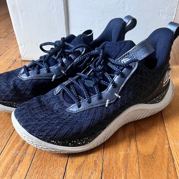 Under Armour // Curry Basketball shoe - Picture 2 of 3